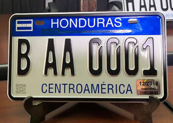 Unos 20 mil carros seguirán portando placas digitales