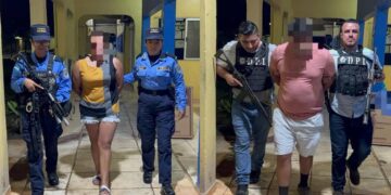 Detienen a pareja en Colón; él abusaba de su hija de 14 meses e hijastra de 16 años