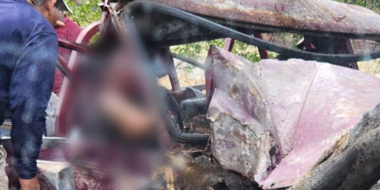 Tres heridos, deja fuerte choque de pick-up contra una moto y un árbol en bulevar Kuwait en Tegucigalpa