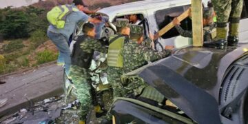 Vehículo impacta a bus escolar en Tegucigalpa