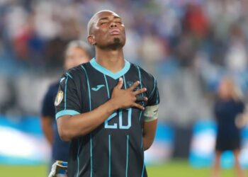 Deybi Flores alarma a la Selección Nacional, para el partido ante Costa Rica