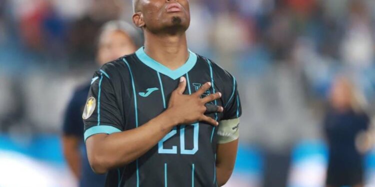 Deybi Flores alarma a la Selección Nacional, para el partido ante Costa Rica