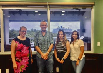 Alcalde de Roatan se reune con Miembros de Servicios a Ciudadanos Americanos