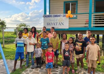 Apertura y habilitación del nuevo Centro Escolar Children’s Community Center – Friends of Roatán