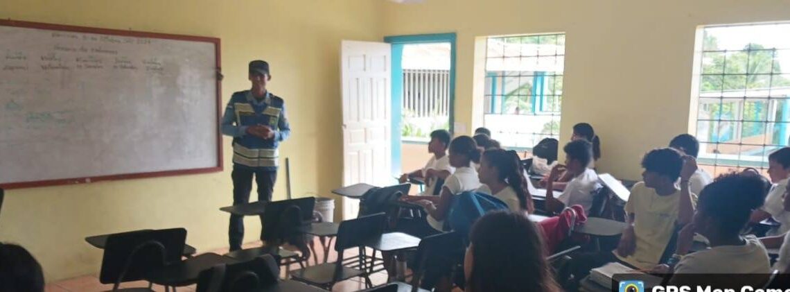 Policia Nacional brinda charlas en centros educativos