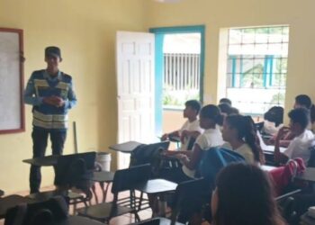 Policia Nacional brinda charlas en centros educativos