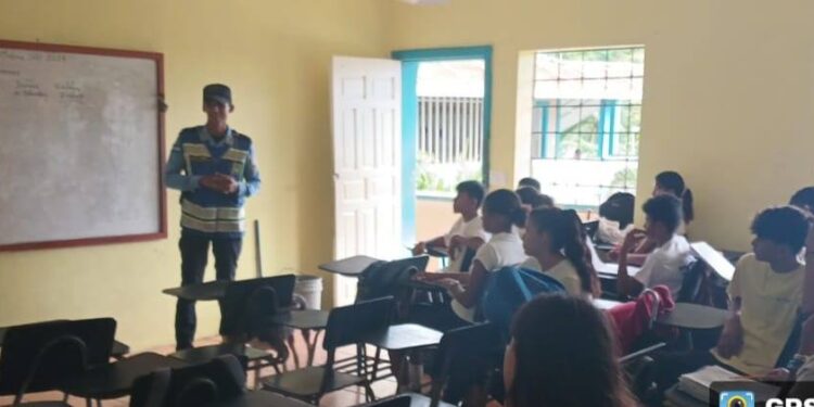 Policia Nacional brinda charlas en centros educativos