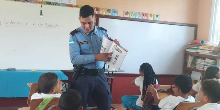 Policia de Islas de la Bahia brindan capacitacion