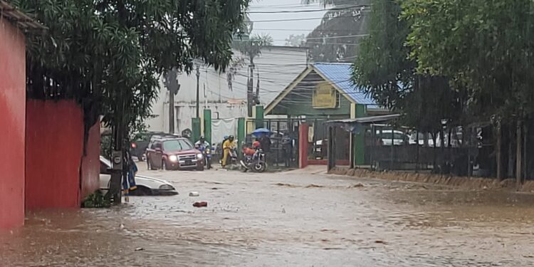 DEPRESION  TROPICAL SARA COMIENZA A GOLPEAR A I.B.
