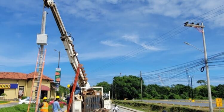 Avanza proyecto de instlacion de camaras de seguridad Roatan
