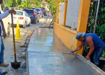 AVANZA PROYECTO MUNICIPAL EN LACALLE AL PUERTO DE CRUCROS.