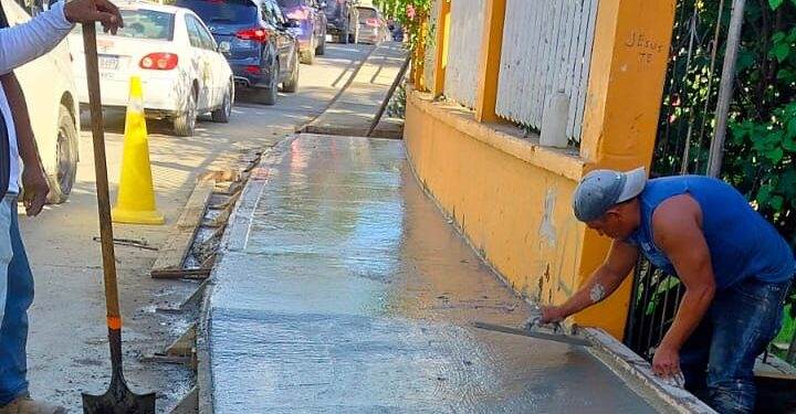 AVANZA PROYECTO MUNICIPAL EN LACALLE AL PUERTO DE CRUCROS.