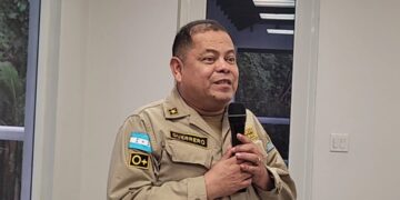 LA YUDA ES BUENA PERO EL CONTROL DE INCENDIOS ES DEL CUERPO DE BOMBEROS