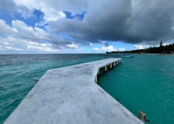 ABUSO AMBIENTAL POR COMPLEJO HOTELERO WEST BAY ROATAN.