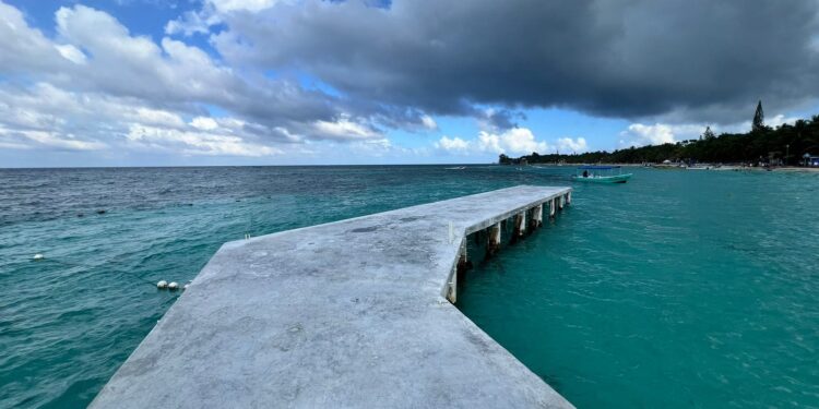 ABUSO AMBIENTAL POR COMPLEJO HOTELERO WEST BAY ROATAN.