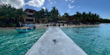 ABUSO AMBIENTAL POR COMPLEJO HOTELERO WEST BAY ROATAN.