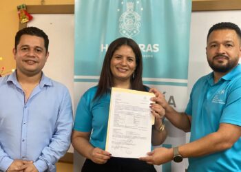 Secretaria de Salud entrega acuerdos permanente al personal de salud de I.B.