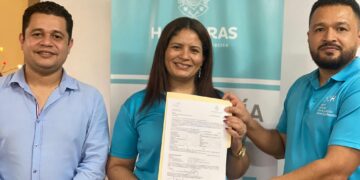 Secretaria de Salud entrega acuerdos permanente al personal de salud de I.B.