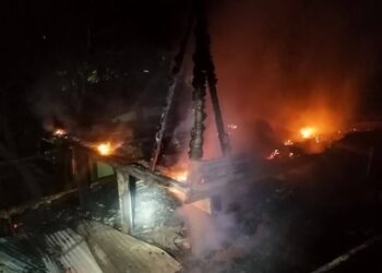 INCENDIO CONSUME UNA VIVIENDA EN SANTOS GUARDIOLA ROATAN