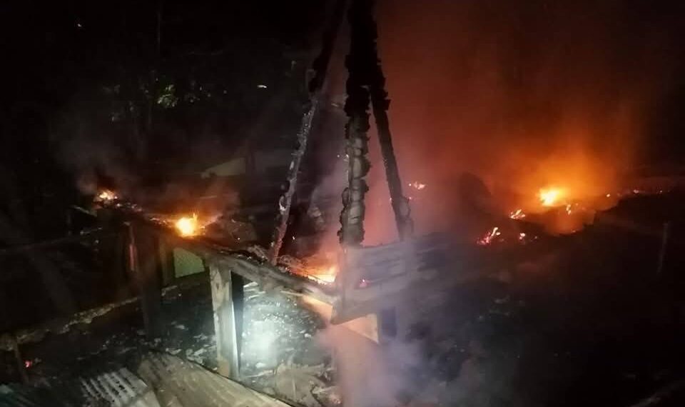 INCENDIO CONSUME UNA VIVIENDA EN SANTOS GUARDIOLA ROATAN