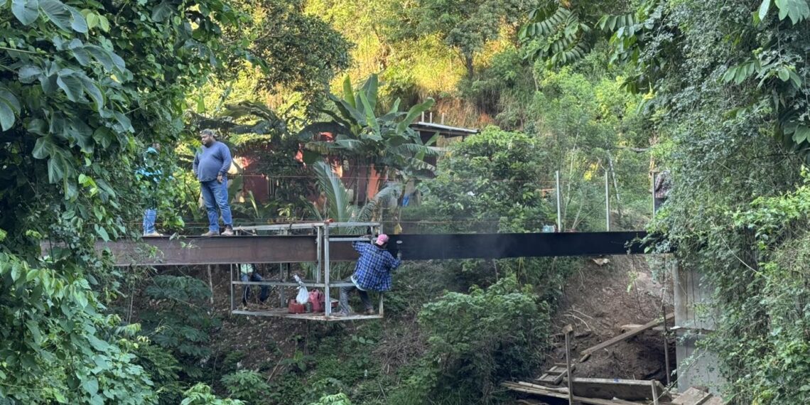 Avanza Construccion del puente Punta Caribe Roatan