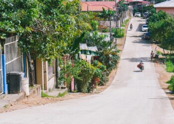 Alcaldia de Roatan culmina pavimentacion Col, El Paraiso