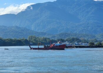 Trabajos en el Muelle de cabotaje continua