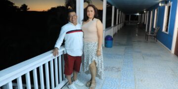 Salvadoreños invierten en hotel de playa en Roatán