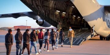 Honduras recibirá el viernes los primeros deportados por EE. UU. en avión militar