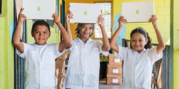 ALCALDIA INICIA CON ENTREGA DE COMPUTADORAS