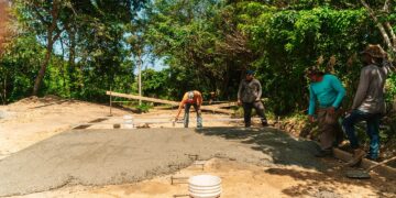 Alcaldia de Roatan avanza con la pavimentación de calles secundarias