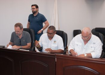 Firman histórico acuerdo para nuevo Plan de Manejo del Parque Marino Islas de la Bahía