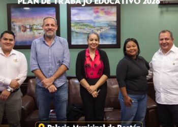 Corporación Azteca y Alcalde de Roatan analiza el plan educativo 2026