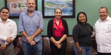 Corporación Azteca y Alcalde de Roatan analiza el plan educativo 2026