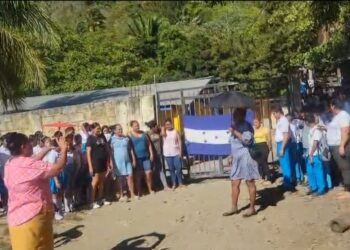 TOMADA ESCUELA JUAN LINDO JUTICALPA ROATAN